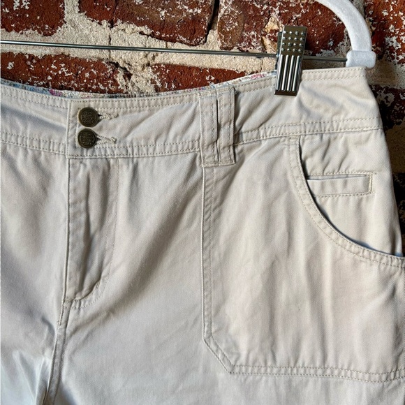 Dress Barn off white mid rise shorts - Picture 7 of 9